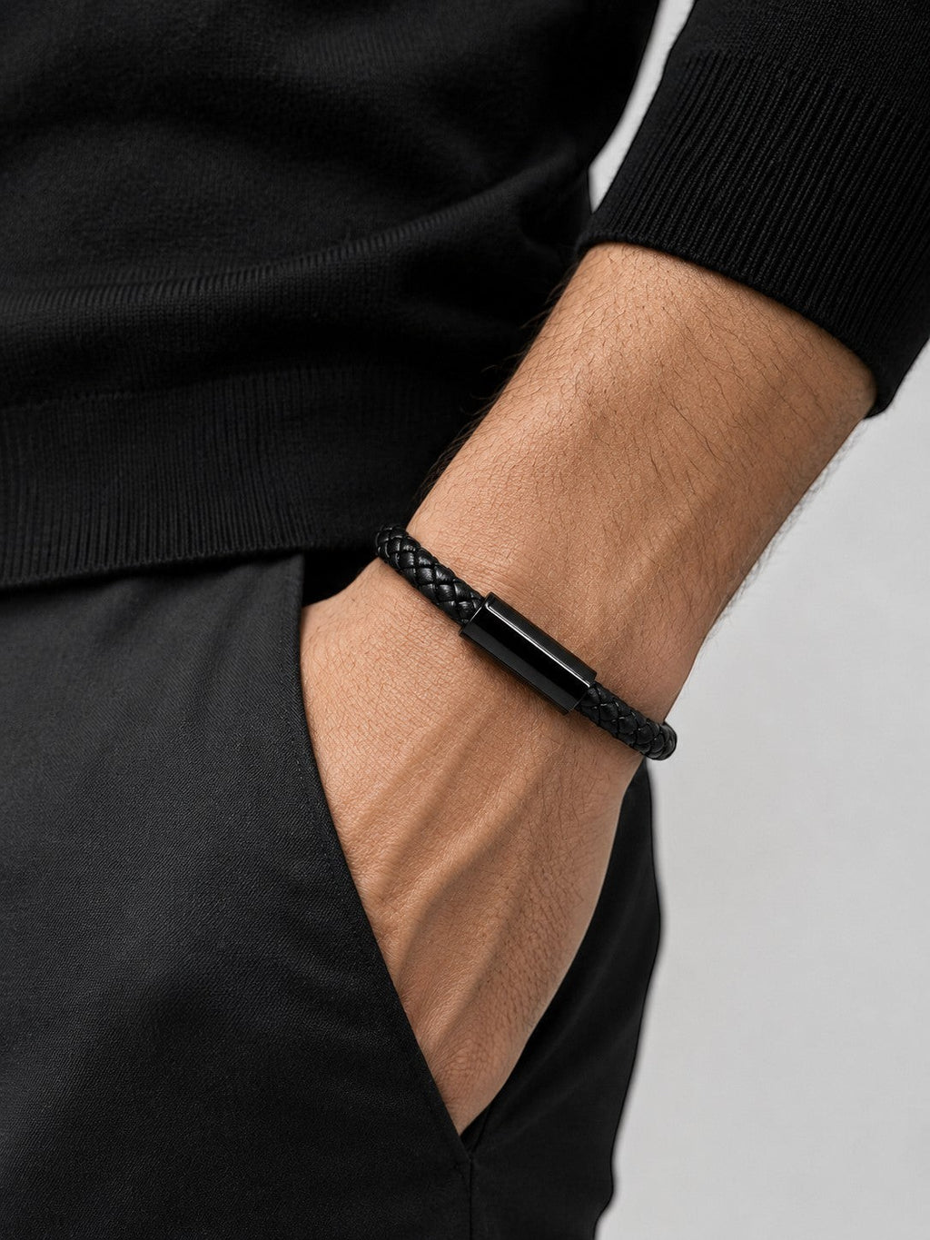 Man wearing the Barutti black braided leather bracelet on the wrist
