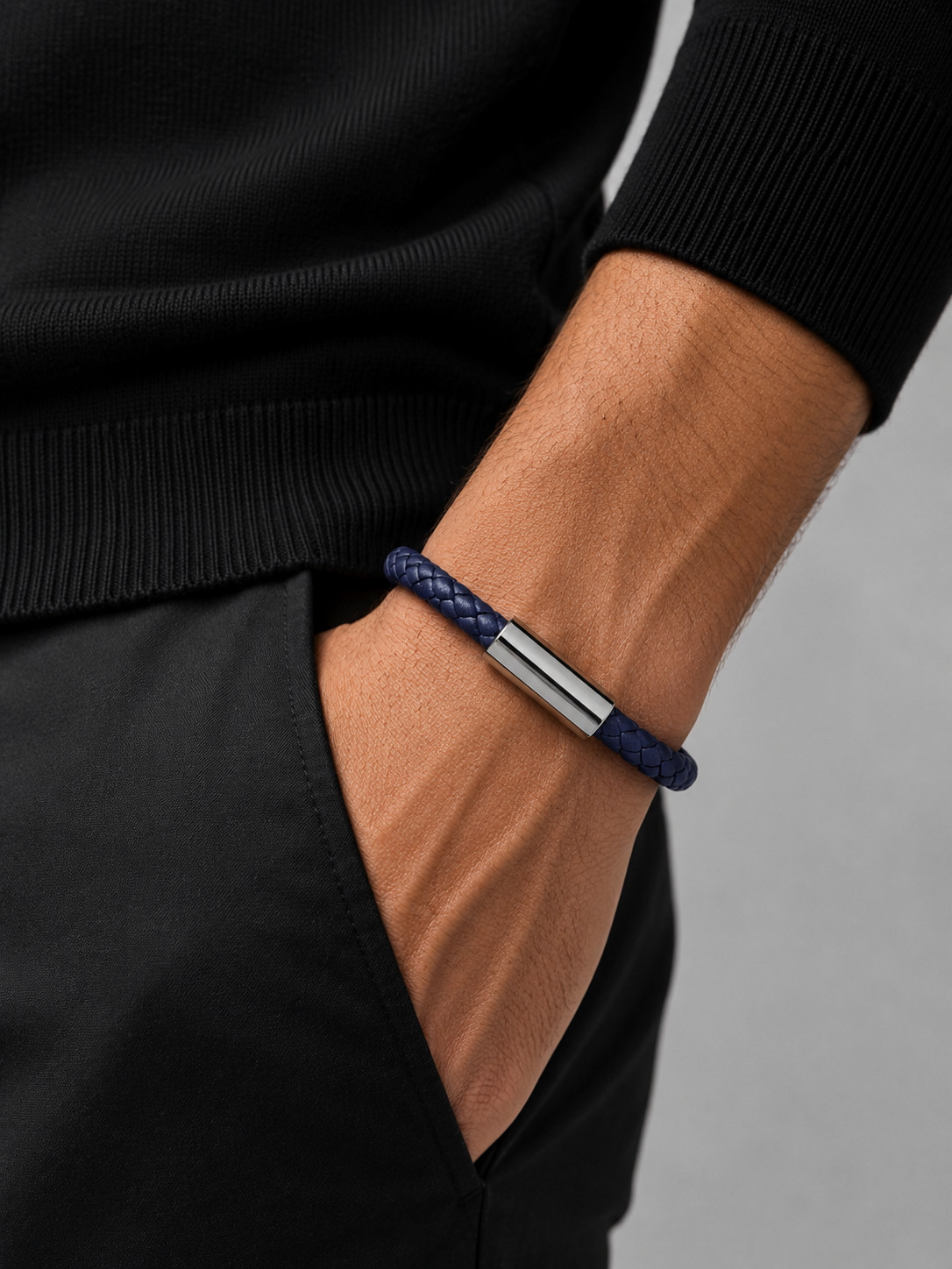Man wearing the Barutti navy braided leather bracelet on the wrist